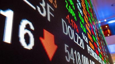 Ibovespa cai mais de 2% e dólar sobe a R$ 5,07