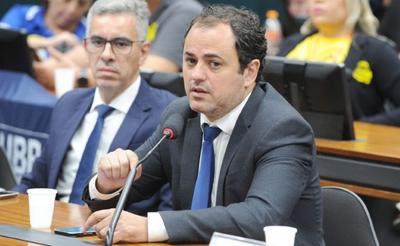 Glauber Braga entrega recurso à CCJ em que pede arquivamento de cassação