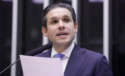 Presidente da Câmara diz que sempre teve "boa relação" com Gleisi e deseja "êxito" à nova ministra