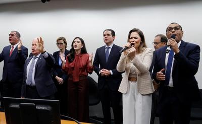 Câmara aprova urgência de projeto que cria bancada cristã com assento no colégio de líderes