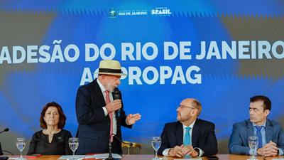 Lula sugere “aumentinho” a servidores do Rio após Propag