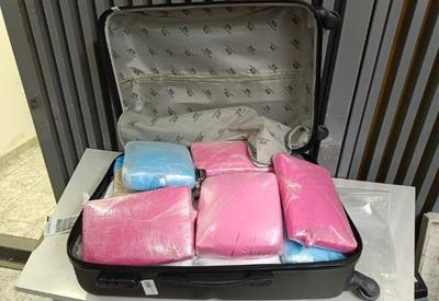 Mulher é presa com 10kg de droga dentro de travesseiros no Aeroporto de Guarulhos