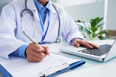 Justiça suspende punições do MEC a cursos de Medicina