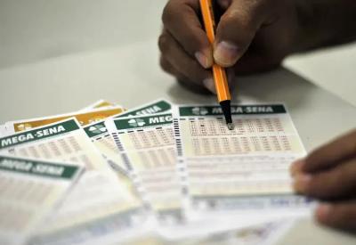Mega-Sena: aposta única do sorteio 2913 leva prêmio de R$ 53 milhões; veja números sorteados 