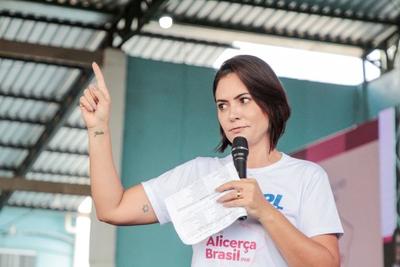 Michelle diz ter sido humilhada por Flávio Bolsonaro