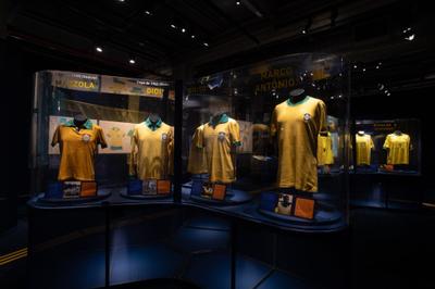 Museu do Futebol abre exposição de camisas da seleção em SP