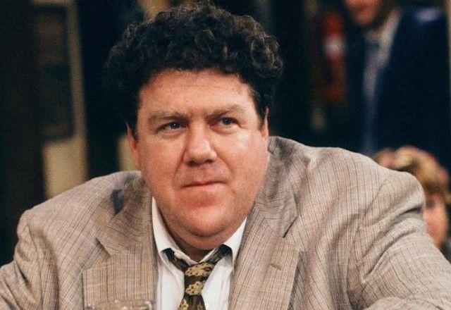 Morre George Wendt, da série "Cheers", aos 76 anos