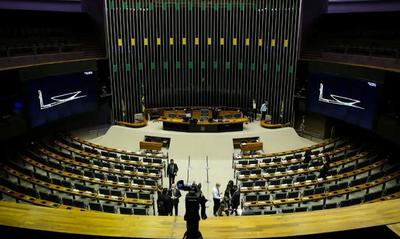 Deputados governistas viajam aos EUA após anúncio de tarifa