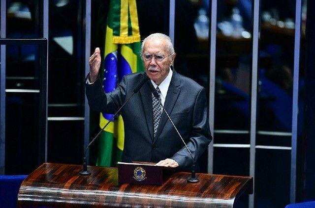 José Sarney é homenageado no Senado pelos 40 anos da redemocratização