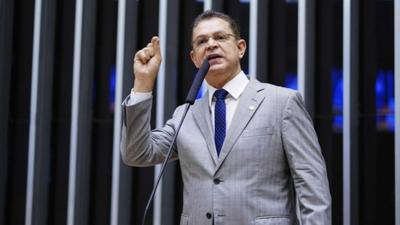 Líder do PL ignora TSE e volta a atrelar PT a facções