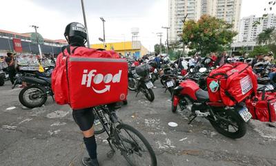 Lula anuncia crédito para entregadores comprarem motos 