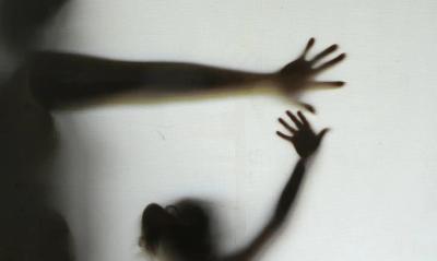 Bater em crianças não educa e é crime; entenda