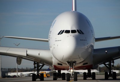 Aeroporto de Munique suspende voos após avistamentos de drones em espaço aéreo