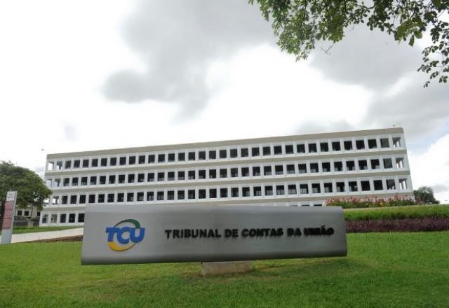Imagem da noticia Procurador pede que TCU apure omissão de Bolsonaro com desmatamento