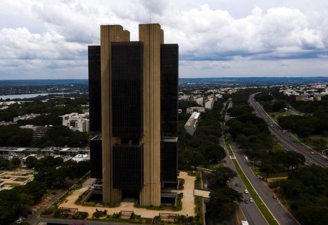 Imagem da noticia Taxa básica de juros a 13,75% até o fim do ano, apostam analistas