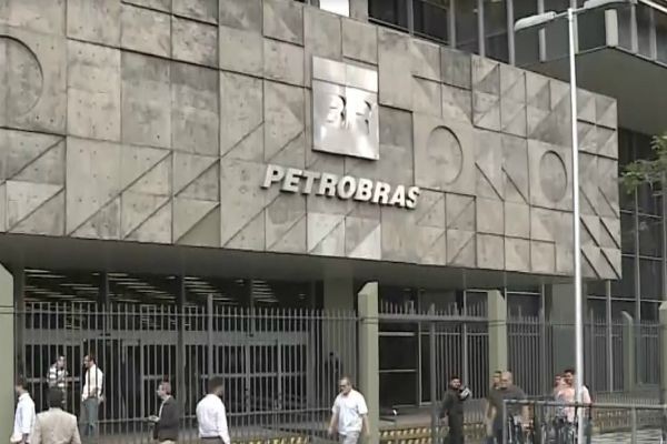 Imagem da noticia Câmara aprova texto-base que muda regras de exploração do pré-sal