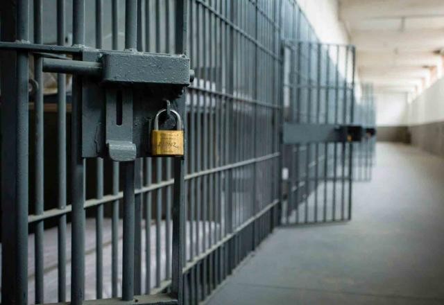 Imagem da noticia SP: mais de 30 mil detentos deixarão presídios em "saidinha" temporária