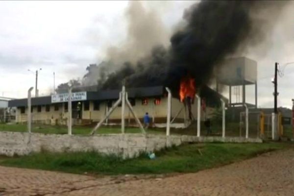 Imagem da noticia Cinco detentos morrem durante incêndio em presídio no interior do RS