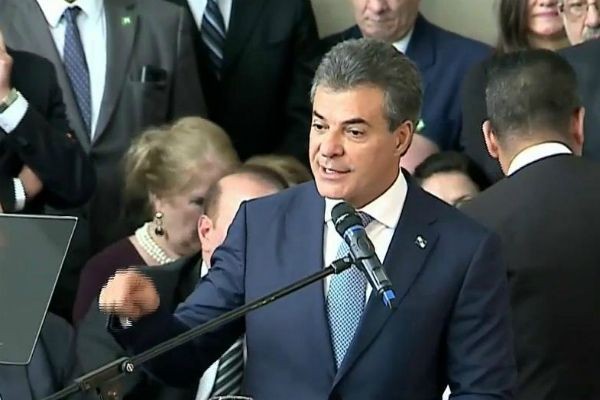Imagem da noticia Governadores de vários estados renunciam para disputar as eleições