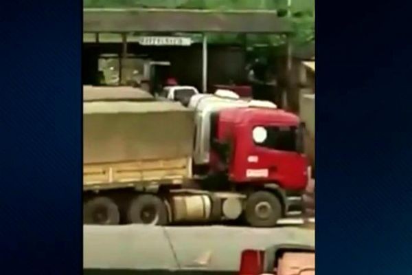 Imagem da noticia No Pará, 1500 caminhoneiros estão presos há uma semana em estrada