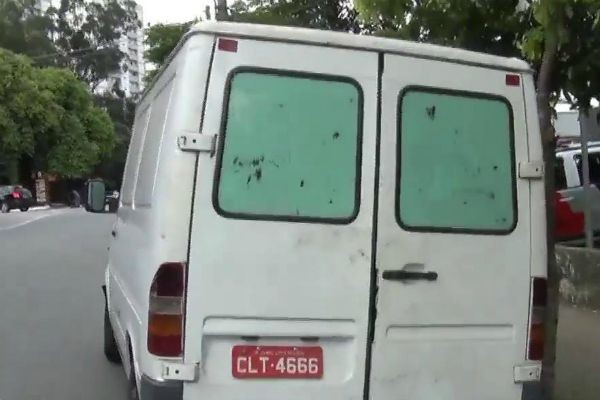 Imagem da noticia Policiais apreendem van com R$ 6 milhões em multas durante ronda