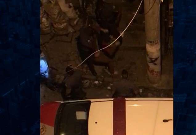 Imagem da noticia Policiais são flagrados agredindo jovem na zona norte de São Paulo