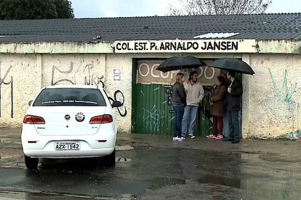 Imagem da noticia Protesto de estudantes suspende aulas em mais de 20 escolas do Paraná