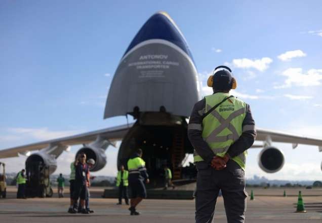 Imagem da noticia Segundo maior avião do mundo pousa em Brasília com 6 milhões de máscaras de proteção