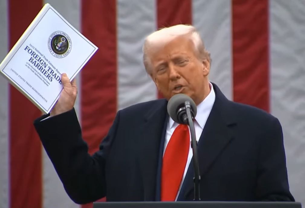 Imagem da noticia Aprovação econômica de Trump cai após tarifaço, diz pesquisa