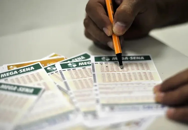 Imagem da noticia Mega-Sena: aposta única do sorteio 2913 leva prêmio de R$ 53 milhões; veja números sorteados 