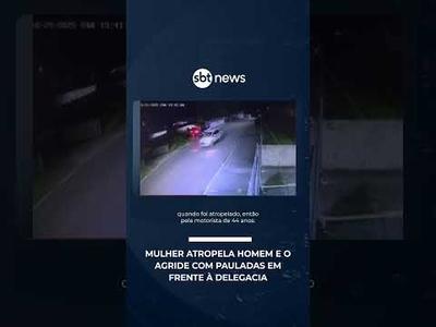 Mulher atropela homem e o agride com pauladas em frente à delegacia | #SBTNoticias Mulher atropela homem e o agride com pauladas em frente à delegacia | #SBTNoticias