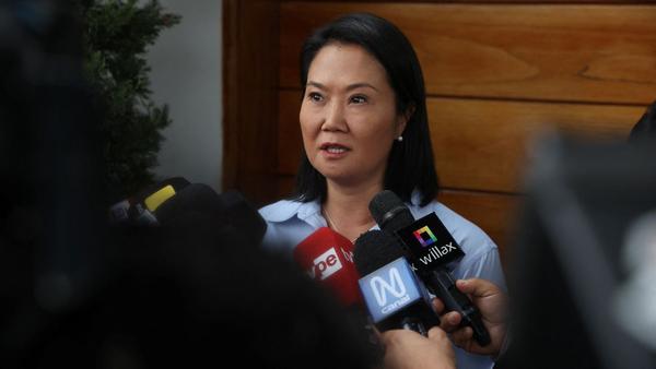 Imagem da notícia: Peru: Keiko lidera disputa com 99% das urnas apuradas