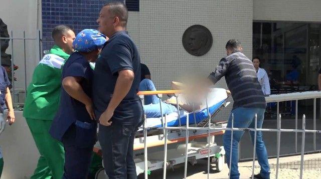 Adolescente é baleada após pai entrar em favela no Rio de Janeiro por engano Adolescente é baleada após pai entrar em favela no Rio de Janeiro por engano