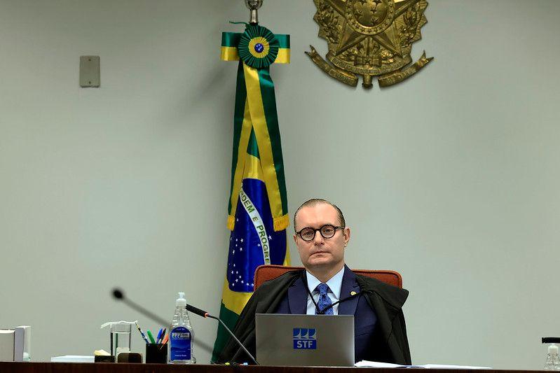 Acusado pode responder pelo 8 de janeiro sem ter participado, diz Zanin ao votar para tornar Bolsonaro réu Acusado pode responder pelo 8 de janeiro sem ter participado, diz Zanin ao votar para tornar Bolsonaro réu