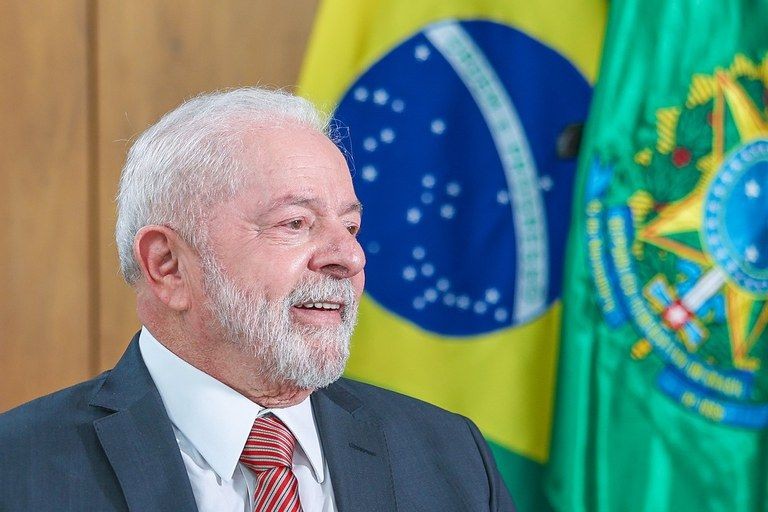 Imagem da noticia Lula diz que aguarda conclusão de médicos para saber "estrago" causado pela queda