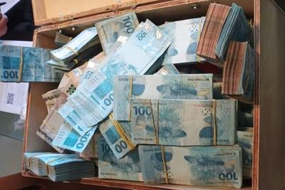 Polícia mira dono oculto de supermercado e encontra R$ 700 mil dentro de caixa Polícia mira dono oculto de supermercado e encontra R$ 700 mil dentro de caixa