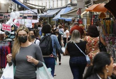 Confiança do consumidor avança 2,7 pontos em dezembro, aponta FGV Confiança do consumidor avança 2,7 pontos em dezembro, aponta FGV