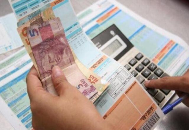 Imagem da noticia Endividamento registra queda em agosto, mas inadimplência sobe para 30%
