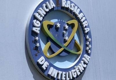 "Abin paralela": PF cumpre cinco mandados de prisão contra alvos em quatro estados e no DF "Abin paralela": PF cumpre cinco mandados de prisão contra alvos em quatro estados e no DF