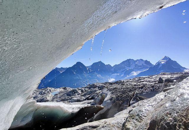 Geleiras suíças perderam 10% do volume em apenas 2 anos, dizem especialistas Geleiras suíças perderam 10% do volume em apenas 2 anos, dizem especialistas