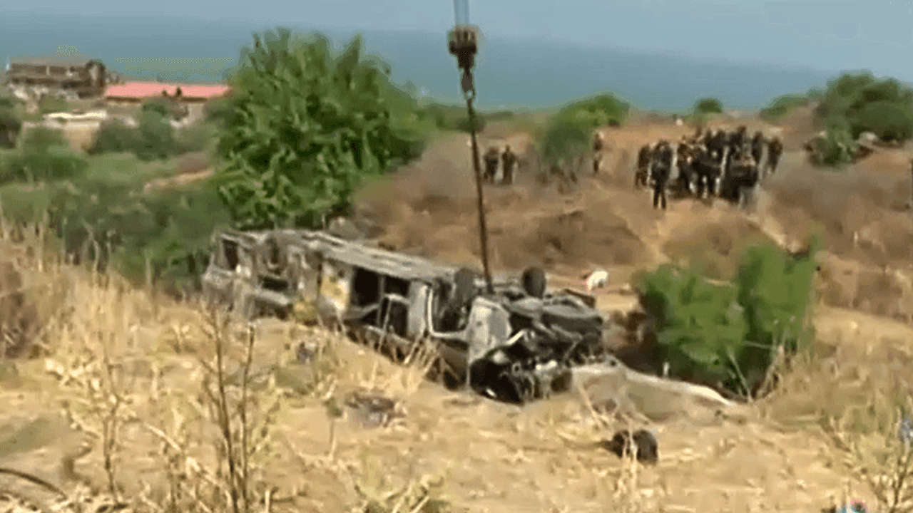 Acidente com ônibus deixa 25 mortos e 44 feridos na Argélia Acidente com ônibus deixa 25 mortos e 44 feridos na Argélia