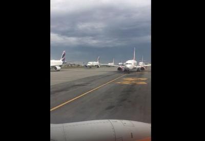 Problema em aeronave fecha pista do aeroporto de Congonhas por 2h Problema em aeronave fecha pista do aeroporto de Congonhas por 2h