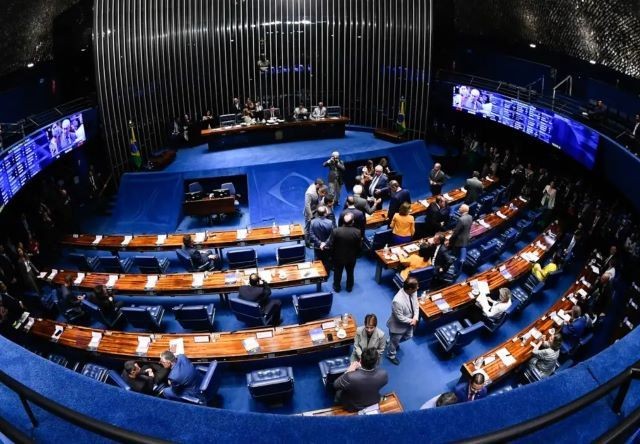 Imagem da noticia PEC do Quinquênio: entenda proposta que aumenta salários de juízes e promotores