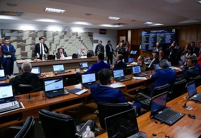 Imagem da noticia Comissão do Senado aprova projeto que simplifica pagamento de tributos