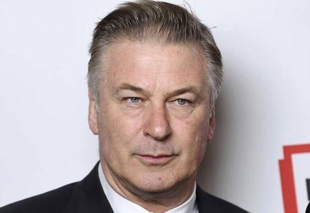 Imagem da noticia Juiz dos EUA rejeita ação judicial por má conduta movida por Alec Baldwin no caso "Rust"
