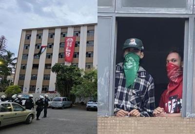 Ocupantes de hotel abandonado no DF resistem à ação de reintegração de posse Ocupantes de hotel abandonado no DF resistem à ação de reintegração de posse