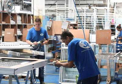 Alta carga tributária lidera ranking de problemas da indústria, diz CNI Alta carga tributária lidera ranking de problemas da indústria, diz CNI