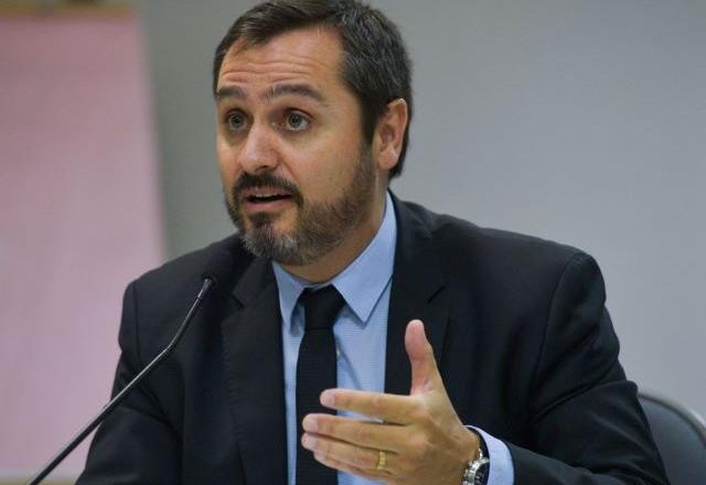Imagem da noticia Comissão da Câmara mira chefe da PF por declarações sobre prisão de Ramagem