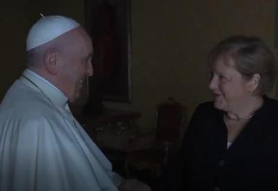 Papa Francisco e Angela Merkel se reúnem no Vaticano Papa Francisco e Angela Merkel se reúnem no Vaticano