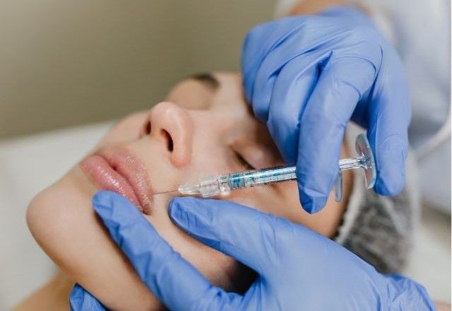 Imagem da noticia Anvisa interdita 3 estabelecimentos de estética com irregularidades sanitárias